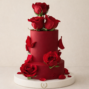Taze Kırmızı Güllerle Süslenmiş Özel Tasarım Pasta