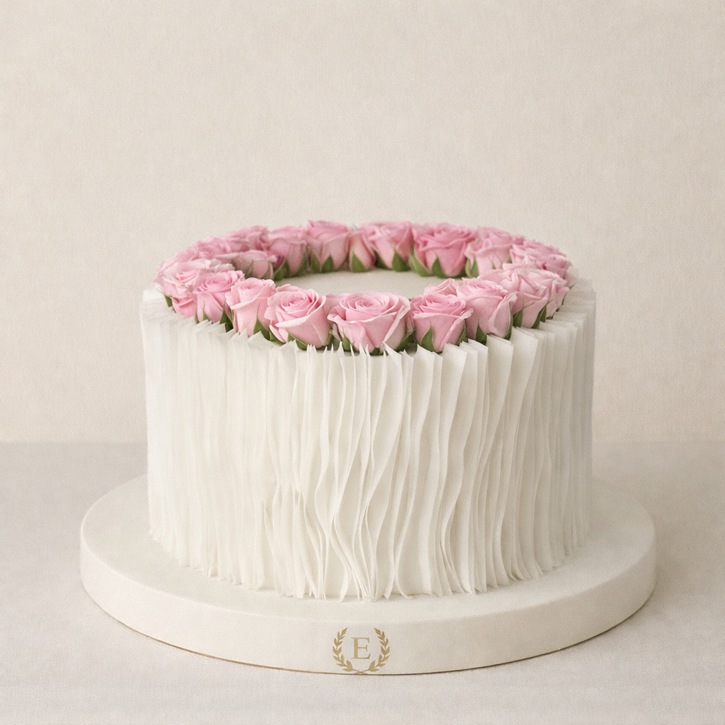 Taze Güller ile Süslenmiş Yenilebilir Kâğıt Tasarım Pasta