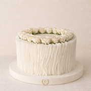 Taze Güller ile Süslenmiş Yenilebilir Kâğıt Tasarım Pasta