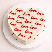 Love Yazılı Kalp Pasta