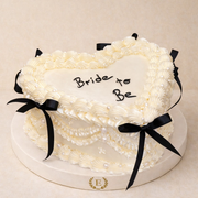Bride to Be Beyaz Vintage Yazılı Kalp Pasta
