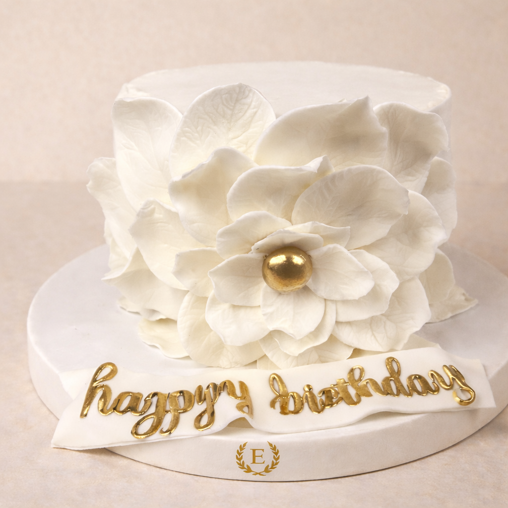 Beyaz Çiçek Temalı Pasta