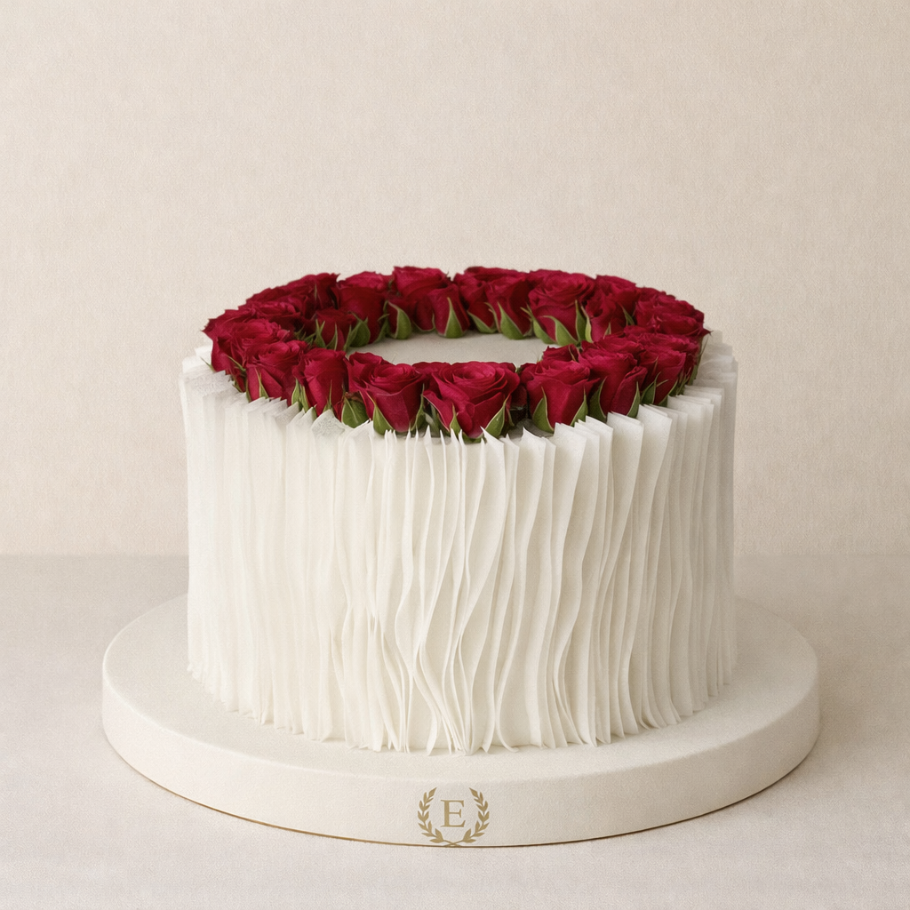 Taze Güller ile Süslenmiş Yenilebilir Kâğıt Tasarım Pasta